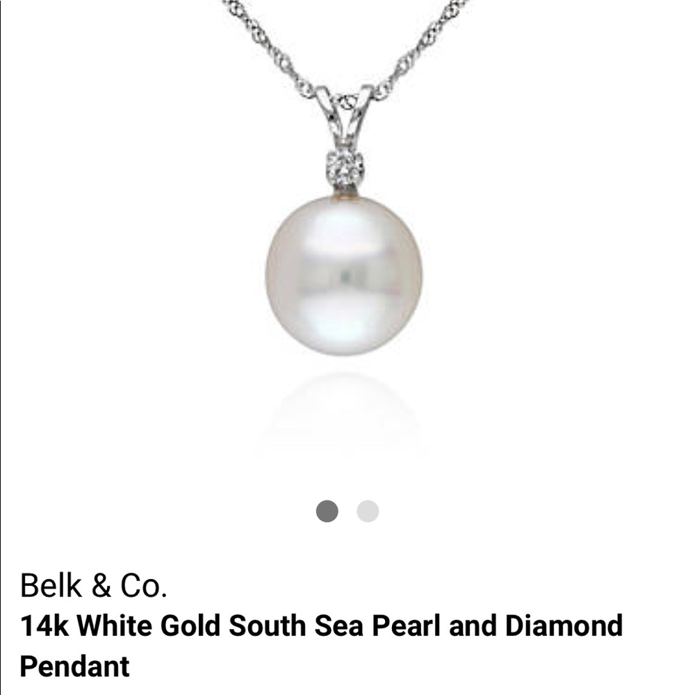 Gold pearl necklace with diamond